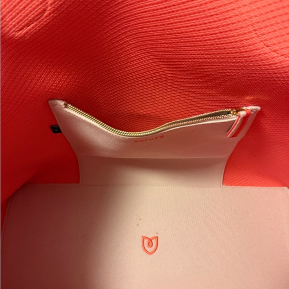 Rothy’s mega tote - Picture 4 of 7